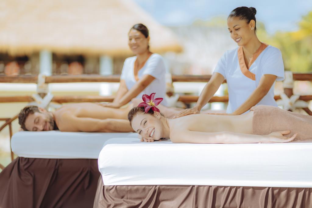 Occidental At Xcaret Destination Ξενοδοχείο Xcaret Park Εξωτερικό φωτογραφία Massage therapists at work